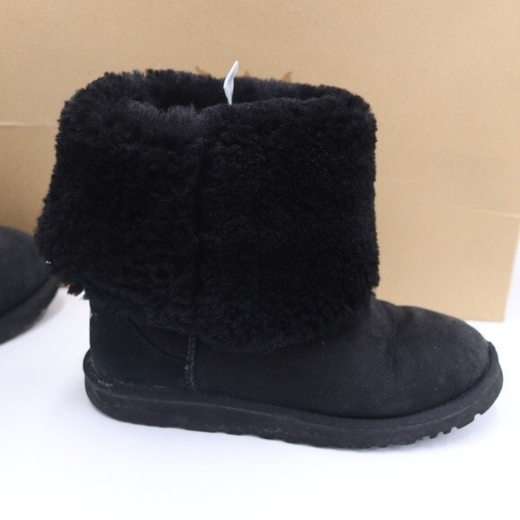 UGG Australia Classic Tall Black Kids Winter Sheepskin Boots Cozy Size 5 - Picture 4 of 16